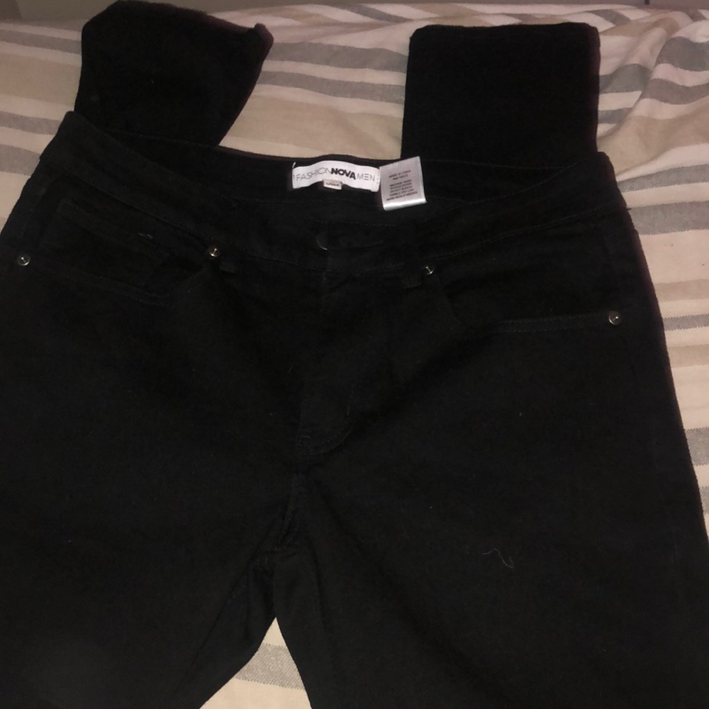 Brand new black skinny jeans with rips at the knee